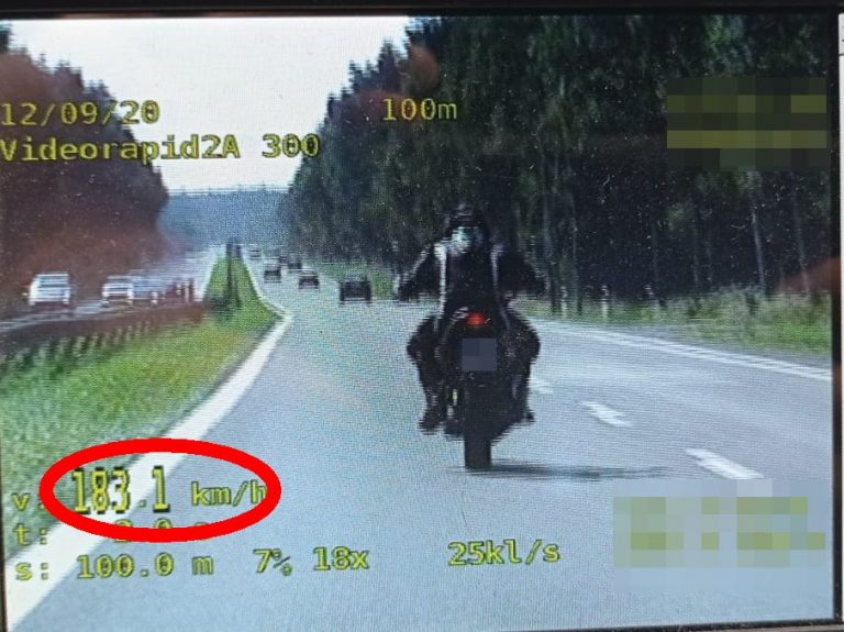 Katowice: Pszczyńscy policjanci, nagrali poczynania motocyklisty